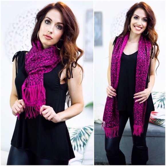 Fuchsia leopard scarf - Picture 2 of 3